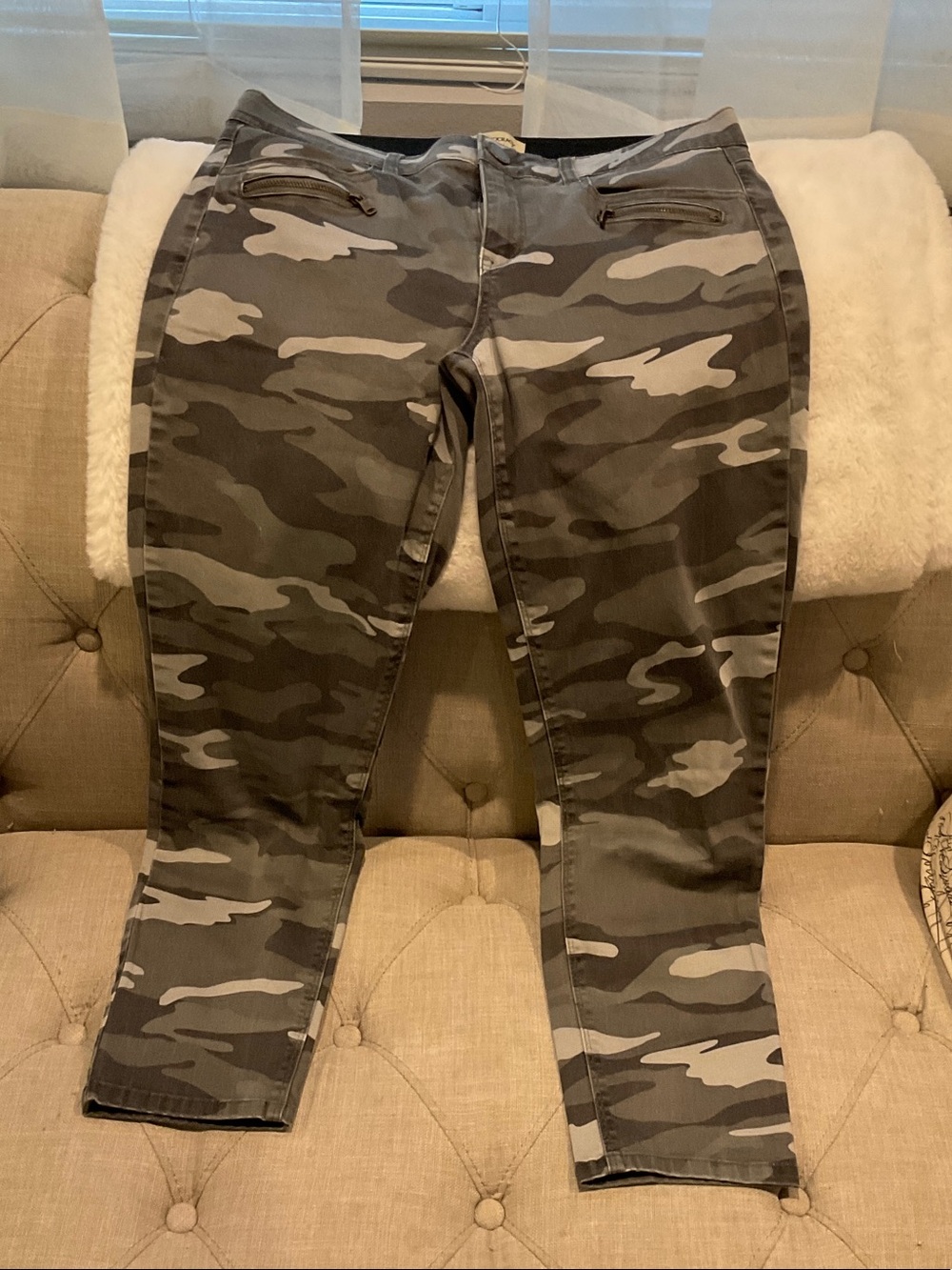 Democracy Women's Camo Skinny Jeans in Olive and Gray